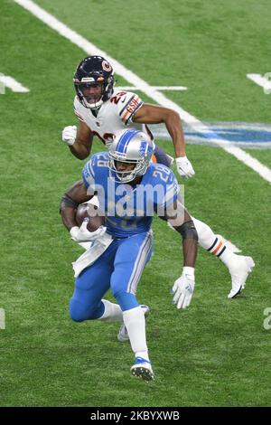 I Detroit Lions che corrono indietro Adrian Peterson (28) corrono la palla durante la prima metà di una partita di football della NFL contro gli orsi Chicago a Detroit, Michigan USA, il giorno del 13 settembre 2020 (Foto di Jorge Lemus/NurPhoto) Foto Stock