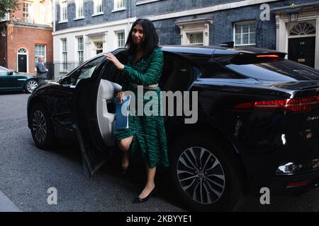 Il procuratore generale Suella Braverman arriva a Downing Street per la riunione settimanale del gabinetto, attualmente in corso presso l'Ufficio degli Esteri, a Londra, in Inghilterra, il 15 settembre 2020. (Foto di David Cliff/NurPhoto) Foto Stock