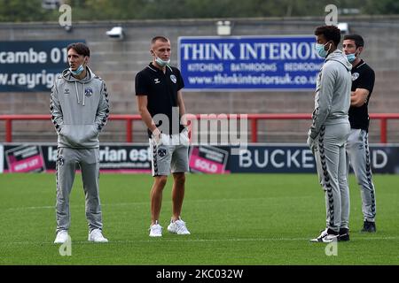 Tom Hamer di Oldham, Callum Whelan, Cameron Borthwick Jackson e ben Garrity prima della partita della Carabao Cup tra Morecambe e Oldham Athletic alla Globe Arena, Morecambs, Inghilterra (Foto di Eddie Garvey/MI News/NurPhoto) Foto Stock