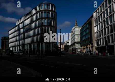 Vista generale della città di Londra, il quartiere finanziario di Londra il 17 settembre 2020. Anche se le misure di blocco, a causa della crisi del coronavirus, sono state innalzate il quartiere finanziario della capitale, ancora non ha ancora lavorato a pieno regime, come molti lavoratori lavorano ancora a distanza. (Foto di Alberto Pezzali/NurPhoto) Foto Stock