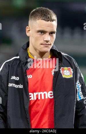 Florian Wirtz di Bayer 04 Leverkusen si occupa della partita della Bundesliga tra VfL Wolfsburg e Bayer 04 Leverkusen alla Volkswagen Arena il 20 settembre 2020 a Wolfsburg, Germania. (Foto di Peter Niedung/NurPhoto) Foto Stock