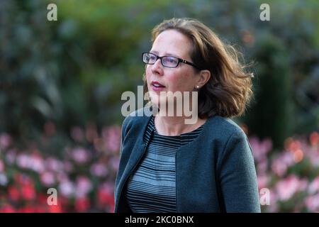 Leader della Camera dei Lord e Lord Privy Seal Baroness Evans arriva a Downing Street nel centro di Londra per partecipare alla riunione del Gabinetto temporaneamente tenuta presso l'Ufficio degli Esteri per conformarsi alle linee guida di allontanamento sociale a causa della pandemia di coronavirus in corso, il 22 settembre 2020 a Londra, Inghilterra. Oggi, Boris Johnson presiede una riunione di Cobra prima di annunciare misure per inasprire le restrizioni del Covid-19 a livello nazionale nei Comuni in un diffuso aumento dei tassi di infezione giornaliera. (Foto di Wiktor Szymanowicz/NurPhoto) Foto Stock