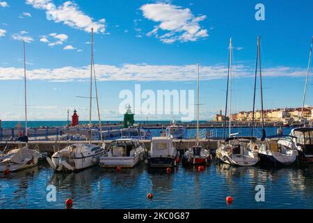 Il porto nella storica città di Piran in Slovenia Foto Stock