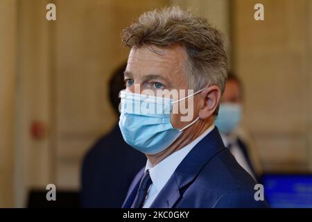 Francese menber del Parlamento Fabien Roussel lascia la sessione di interrogazioni al governo in occasione dell'Assemblea nazionale francese di Parigi, Francia, il 22 settembre 2020 (Foto di Daniel Pier/NurPhoto) Foto Stock