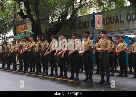 Salvador, Bahia, Brasile - 07 settembre 2022: Il personale militare dell'esercito brasiliano è in forma per il controllo del comando superiore sull'indipendenza Foto Stock