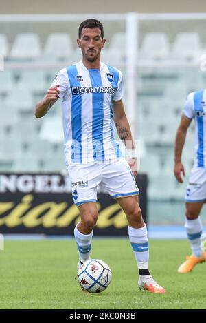 Il centrocampista Mirko Valdifiori di Delfino Pescara controlla la palla durante la partita tra Pescara e Chievo verona del campionato Serie B il 26 settembre 2020 a Pescara, Abruzzo (Foto di Federica Roselli/NurPhoto) Foto Stock