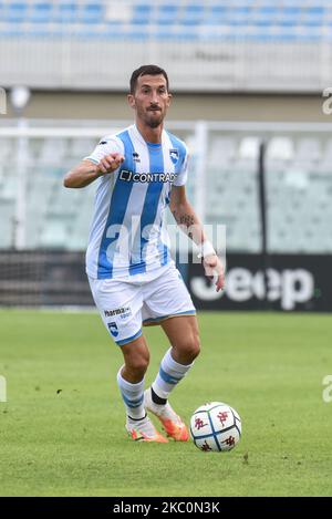 Il centrocampista Mirko Valdifiori di Delfino Pescara controlla la palla durante la partita tra Pescara e Chievo verona del campionato Serie B il 26 settembre 2020 a Pescara, Abruzzo (Foto di Federica Roselli/NurPhoto) Foto Stock