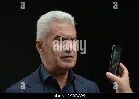 Volen Siderov, un politico bulgaro e presidente dell'attacco del partito nazionalista, parla ai media accanto alla direzione degli interni della capitale (SDVR) a Sofia, dopo essere stato convocato per avere le sue impronte digitali. Mercoledì 30 settembre 2020, a Sofia, Bulgaria. (Foto di Artur Widak/NurPhoto) Foto Stock