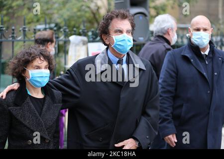 L'ex ministro della Cultura Jack Lang (R) e sua moglie Monique Buczynski arrivano per i funerali della cantante francese Juliette Greco, nella chiesa di Saint-Germain-des-Pres a Parigi, il 5 ottobre 2020. La leggendaria cantante francese Juliette Greco, la cui carriera si è protratta per oltre mezzo secolo, morì a 93 anni, il 23 settembre 2020. (Foto di Michel Stoupak/NurPhoto) Foto Stock