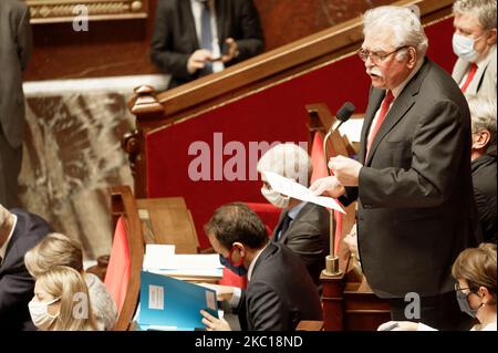 Il parlamentare Andre Chassaigne interviene durante la sessione delle interrogazioni per il governo (QAG) all'Assemblea nazionale francese di Parigi, in Francia, il 29 settembre 2020 (Foto di Daniel Pier/NurPhoto) Foto Stock