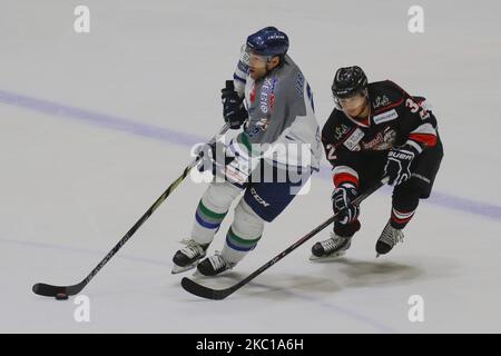 Le Lame di ghiaccio di Tohoku del Giappone e l'alta 1 della Corea del Sud giocano durante la Asia Ice Hockey League 2015 al Goyang Ice link di Gyeong Gi, Corea del Sud il 29 settembre 2015. Partita vinta Tohoku Ice Blades, punteggio 2-0. (Foto di Seung-il Ryu/NurPhoto) Foto Stock