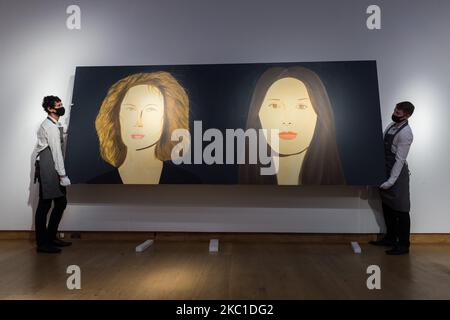 I membri dello staff presenti Bettina e Marina (2009) di Alex Katz (est. £400.000-600.000) durante una telefonata fotografica per il 20th° secolo: Serie di vendita da Londra a Parigi al Christie's il 09 ottobre 2020 a Londra, Inghilterra. La nuova serie di vendita, presentata congiuntamente da Christie’s London e Christie’s Paris, celebrerà il meglio dell’arte e del design impressionista, moderno, post-bellico e contemporaneo nei giorni 22 e 23 ottobre. (Foto di Wiktor Szymanowicz/NurPhoto) Foto Stock