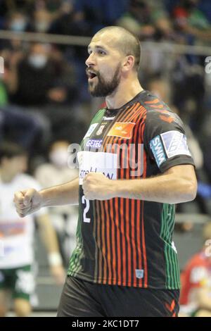 Zeljko Musa di SC Magdeburgis a celebra un gol durante la partita LIQUI MOLY Handball-Bundesliga tra SC Magdeburg e Frisch auf Goeppingen presso la GETEC-Arena il 08 ottobre 2020 a Magdeburgo, Germania. (Foto di Peter Niedung/NurPhoto) Foto Stock