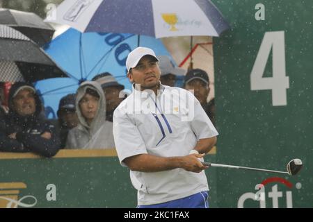 Azione del giocatore di squadra internazionale Jason Day sul tee 4th durante il PGA Tour President Cup Single Match a Jack Nicklaus GC a Incheon, Corea del Sud, il 11 ottobre 2015. (Foto di Seung-il Ryu/NurPhoto) Foto Stock