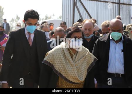 Jammu e Kashmir Chief Justice gita Mittal durante la sua visita a Sopore, Distretto Baramulla, Jammu e Kashmir, India, il 10 ottobre 2020. (Foto di Nasir Kachroo/NurPhoto) Foto Stock