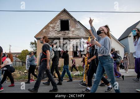 Venerdì 9 ottobre, 2020 Detroit si respirerà marciato per le strade del sud-ovest di Detroit per chiedere che le accuse vengano abolite e che la polizia sia responsabile per i cittadini che sono stati accolti con violenza nelle mani del Dipartimento di polizia di Detroit durante le riprese e chiedendo il numero di badge durante un arresto che si è verificato La sera del 26th settembre. (Foto di Adam J. Dewey/NurPhoto) Foto Stock