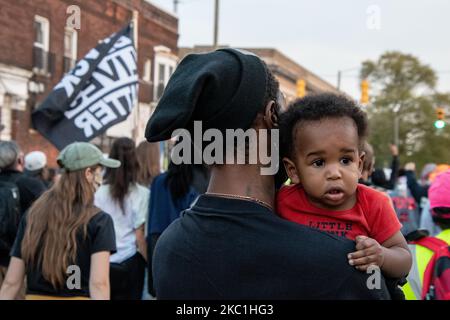 Venerdì 9 ottobre, 2020 Detroit si respirerà marciato per le strade del sud-ovest di Detroit per chiedere che le accuse vengano abolite e che la polizia sia responsabile per i cittadini che sono stati accolti con violenza nelle mani del Dipartimento di polizia di Detroit durante le riprese e chiedendo il numero di badge durante un arresto che si è verificato La sera del 26th settembre. (Foto di Adam J. Dewey/NurPhoto) Foto Stock