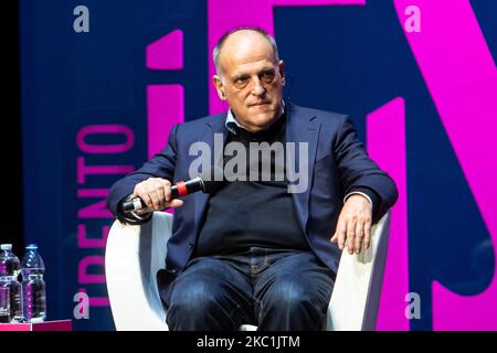 Javier Tebas, presidente della Liga Nacional de Fútbol Profesional (la Liga), partecipa al Festival dello Sport del Teatro Strehler di Milano il 11 2020 ottobre (Foto di Mairo Cinquetti/NurPhoto) Foto Stock