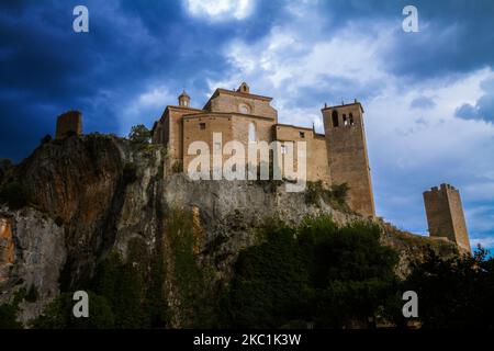 Antico borgo medievale del castello di Alquezar, provincia di Huesca, Aragona, Spagna Foto Stock