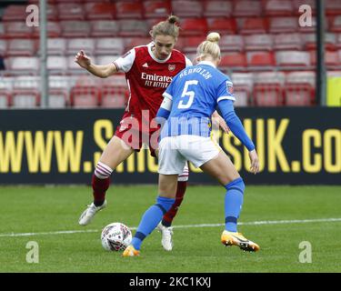 CRAWLEY, INGHILTERRA - 11 OTTOBRE: Vivianne Miedema dell'Arsenal durante Barclays fa Women Super League match tra Brighton e Hove Albion Women e Arsenal al People's Pension Stadium il 11 ottobre 2020 a Crawley, Inghilterra (Photo by Action Foto Sport/NurPhoto) Foto Stock