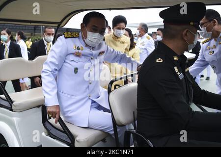 Il primo ministro tailandese Prayuth Chan-o-Cha durante la cerimonia ufficiale che segna il 4th° anniversario della sua morte, il re tailandese Bhumibol Adulyadej di fronte al Grand Palace di Bangkok, Thailandia 13 ottobre 2020. (Foto di Anusak Laowilas/NurPhoto) Foto Stock