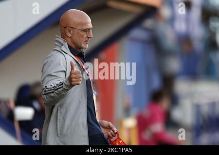 Luis de la Fuente capo allenatore di Spagna gesti durante la partita di qualificazione UEFA euro Under 21 tra Spagna U21 e Kazakistan U21 presso Estadio Municipal de Santo Domingo il 13 ottobre 2020 a Madrid, Spagna. (Foto di Jose Breton/Pics Action/NurPhoto) Foto Stock