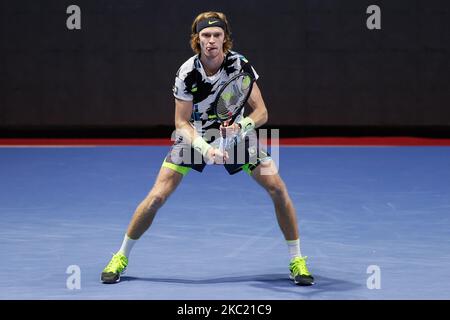 Andrey Rublev di Russia durante la sua partita semifinale del torneo internazionale di tennis ATP St. Petersburg Open 2020 contro Denis Shapovalov di Canada il 17 ottobre 2020 alla Sibur Arena di San Pietroburgo, Russia. (Foto di Mike Kireev/NurPhoto) Foto Stock