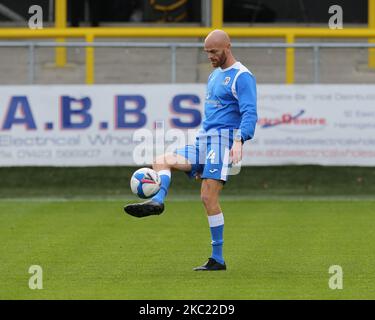 Jason Taylor of Barrow durante la partita della Sky Bet League 2 tra Harrogate Town e Barrow a Wetherby Road, Harrogate, Inghilterra il 17th ottobre 2020. (Foto di Mark Fletcher/MI News/NurPhoto) Foto Stock