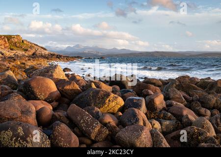 Grande spiaggia di sabbia a Gairloch sulla costa atlantica di Wester Ross, Scozia Foto Stock
