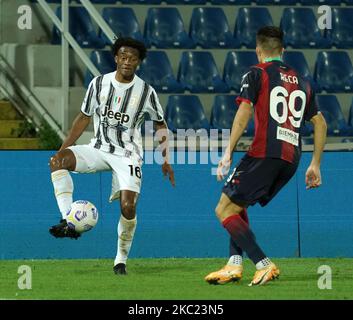 Juan Cuadrado della Juventus FC durante la Serie A match tra FC Crotone e Juventus FC il 17 ottobre 2020 stadio Ezio Scida a Crotone (Photo by Gabriele Maricchiolo/NurPhoto) Foto Stock