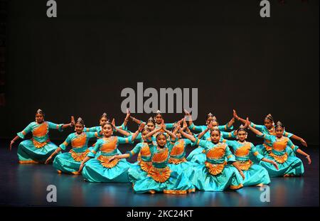 Le ragazze tamil eseguono una danza tradizionale durante un programma culturale che celebra il Festival Pongal Tailandese a Markham, Ontario, Canada, il 13 gennaio 2019. Il festival di Thai Pongal è un festival di ringraziamento che celebra il Dio del Sole (Lord Surya) e un raccolto di successo. (Foto di Creative Touch Imaging Ltd./NurPhoto) Foto Stock