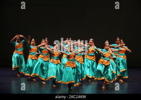 Le ragazze tamil eseguono una danza tradizionale durante un programma culturale che celebra il Festival Pongal Tailandese a Markham, Ontario, Canada, il 13 gennaio 2019. Il festival di Thai Pongal è un festival di ringraziamento che celebra il Dio del Sole (Lord Surya) e un raccolto di successo. (Foto di Creative Touch Imaging Ltd./NurPhoto) Foto Stock