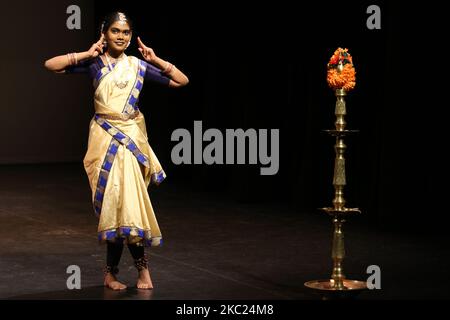 Il ballerino Tamil Bharatnatyam si esibisce durante un programma culturale che celebra il Festival Tailandese Pongal a Markham, Ontario, Canada, il 13 gennaio 2019. Il festival di Thai Pongal è un festival di ringraziamento che celebra il Dio del Sole (Lord Surya) e un raccolto di successo. (Foto di Creative Touch Imaging Ltd./NurPhoto) Foto Stock