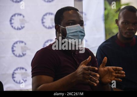 La Panellista del Global Shapers Lagos Hub che parla al pubblico, durante un dialogo intergenerazionale intitolato “immaginare una grande Nigeria insieme” a Lagos il 19 ottobre 2020. A seguito della protesta diffusa a Lagos e in tutto il paese contro la brutalità della polizia, le uccisioni extragiudiziali e l'impunità, il Lagos Hub della Global Shapers Community (GSC) riconosce l'opportunità senza precedenti per le persone di tutte le età di unirsi per costruire il futuro per la Nigeria. La Global Shapers Community è un'iniziativa del World Economic Forum con l'adesione di giovani dinamici di età compresa tra i 22-33 e i 24 anni Foto Stock