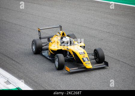 Patrese Lorenzo 9 di AKM Motorsport guida durante il Campionato Italiano F4 all'Autodromo di Monza il 18 ottobre 2020 a Monza. (Foto di Alessandro Bremec/NurPhoto) Foto Stock