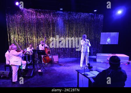 Una scena tratta da una prova mediatica di 'Ameri cane' diretta da Mirek Kaczmarek nel Teatro Juliusz Slowacki di Cracovia. Martedì 20 ottobre 2020, a Cracovia, Polonia. (Foto di Artur Widak/NurPhoto) Foto Stock