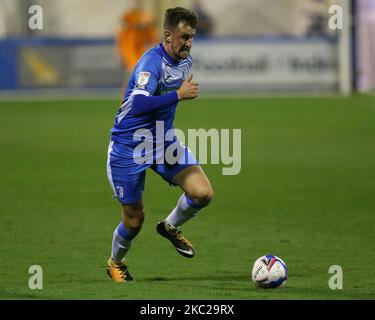 Scott Quigley di Barrow in azione durante la partita della Sky Bet League 2 tra Barrow e Bolton Wanderers presso Holker Street, Barrow-in-Furness martedì 20th ottobre 2020. (Foto di Mark Fletcher/MI News/NurPhoto) Foto Stock