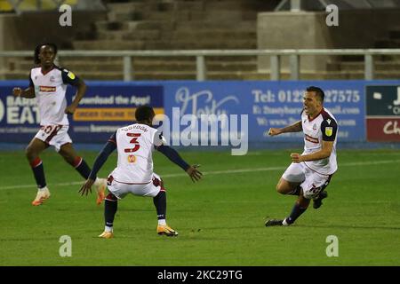 Antoni Sarcevic di Bolton Wanderers festeggia dopo aver segnato il loro terzo goal nei secondi morenti per livellare i punteggi durante la partita della Sky Bet League 2 tra Barrow e Bolton Wanderers a Holker Street, Barrow-in-Furness martedì 20th ottobre 2020. (Foto di Mark Fletcher/MI News/NurPhoto) Foto Stock