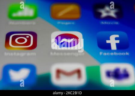 Le icone di Instagram, Messenger e Facebook vengono visualizzate sullo schermo di un telefono è visto in questa foto di illustrazione scattata il 21 ottobre 2020 a Cracovia, Polonia. (Foto Illustrazione di Jakub Porzycki/NurPhoto) Foto Stock