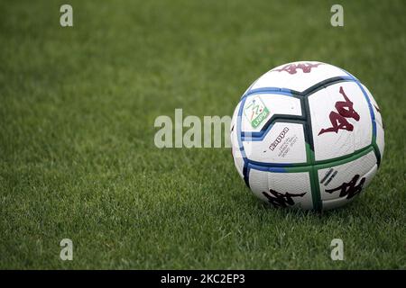 Il pallone ufficiale di Robe di Kappa della Serie B si vede durante la partita di Serie B tra AC Monza e Chievo Verona allo Stadio Brianteo il 24 ottobre 2020 a Monza (Foto di Giuseppe Cottini/NurPhoto) Foto Stock
