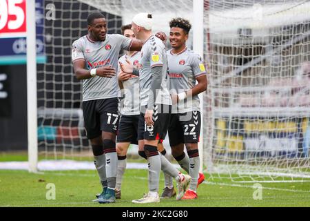 Festeggiamenti dopo Charlton Athletic estendere il loro comando per renderlo 2 - 0 contro Northampton Town, durante la Sky Bet League una partita tra Northampton Town e Charlton Athletic al PTS Academy Stadium, Northampton Sabato 24th ottobre 2020. (Foto di John Cripps/MI News/NurPhoto) Foto Stock