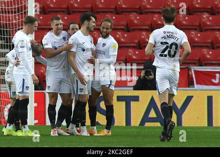 Portsmouth festeggia una penalità segnata facendola $3-1 durante la partita della Sky Bet League 1 tra Sunderland e Portsmouth allo Stadium of Light di Sunderland sabato 24th ottobre 2020. (Foto di Robert Smith/MI News/NurPhoto) Foto Stock