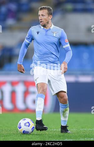 Lucas Leiva della SS Lazio controlla la palla durante la Serie A match tra SS Lazio e Bologna FC allo Stadio Olimpico di Roma il 24 ottobre 2020. (Foto di Giuseppe Maffia/NurPhoto) Foto Stock