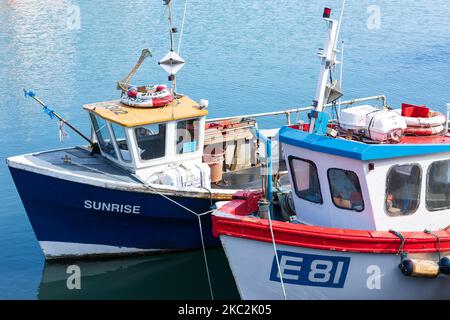 Barche da pesca nel porto di Scarborough North Yorkshire, Inghilterra Foto Stock