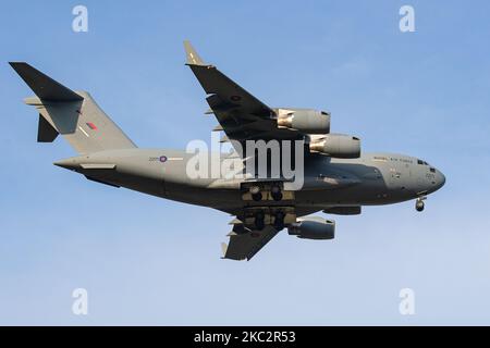 ZZ171 Royal Air Force Boeing C-17A Globemaster III al RAF Mildenhall. Lunedì 19 ottobre 2020. (Foto di Jon Hobley/MI News/NurPhoto) Foto Stock