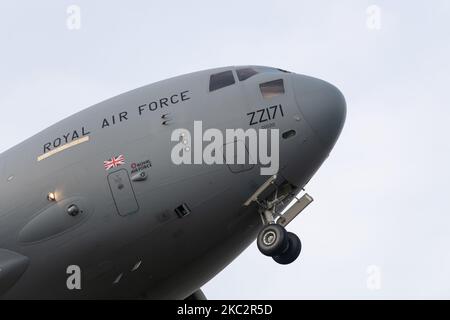 Nose of ZZ171 Royal Air Force Boeing C-17A Globemaster III RAF Mildenhall. Lunedì 19 ottobre 2020. (Foto di Jon Hobley/MI News/NurPhoto) Foto Stock