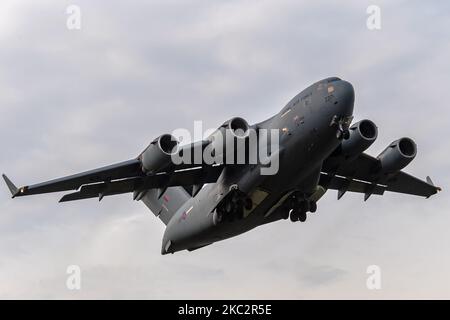 ZZ171 Royal Air Force Boeing C-17A Globemaster III al RAF Mildenhall. Lunedì 19 ottobre 2020. (Foto di Jon Hobley/MI News/NurPhoto) Foto Stock