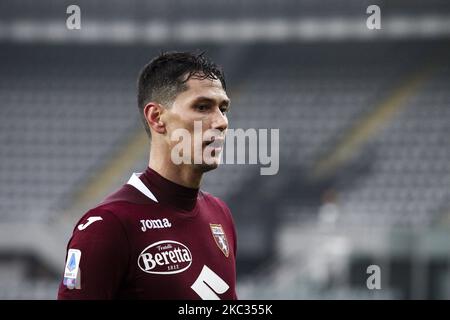 Il centrocampista torinese Sasa Lukic (7) guarda durante la Serie A una partita di calcio n.6 TORINO - LAZIO il 01 novembre 2020 allo Stadio Olimpico Grande Torino di Torino, Piemonte, Italia. (Foto di Matteo Bottanelli/NurPhoto) Foto Stock