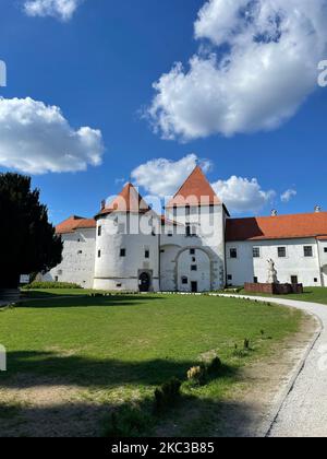 Una verticale della storica fortezza feudale della Città Vecchia a Varazdin, Croazia Foto Stock