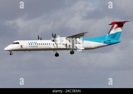 Un Luxair Dash 8 all'aeroporto Findel Lussemburgo il 2nd marzo 2017 (Foto di Robert Smith/MI News/NurPhoto) Foto Stock